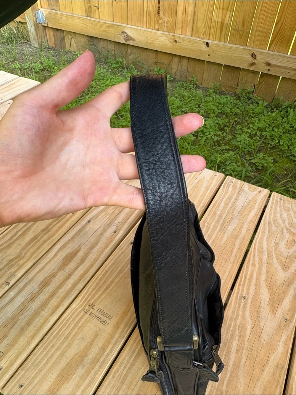 Frye compact black